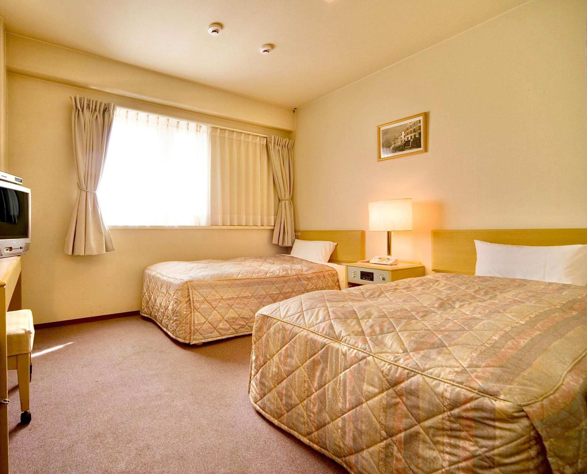 Kurashiki Ekimae Universal Hotel Екстериор снимка